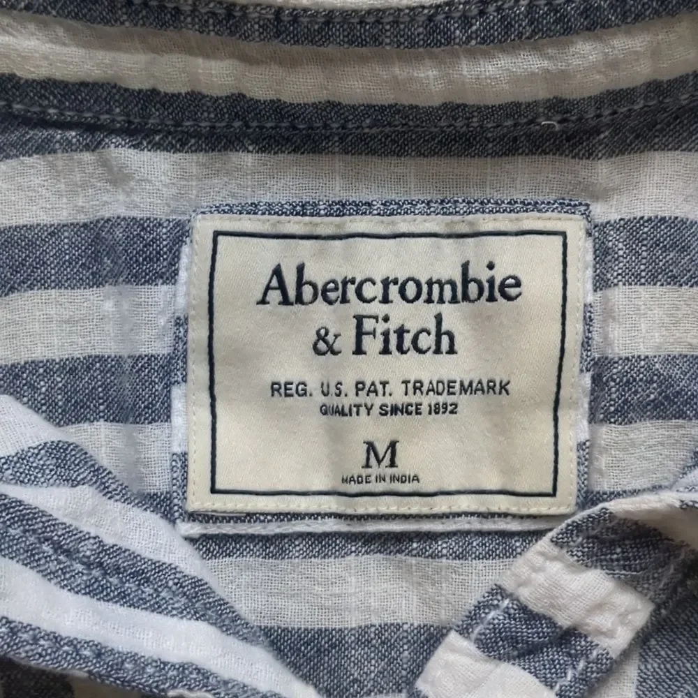 Abercrombie & Fitch Blue and White Striped Button Down Shirt - Picture 2 of 9